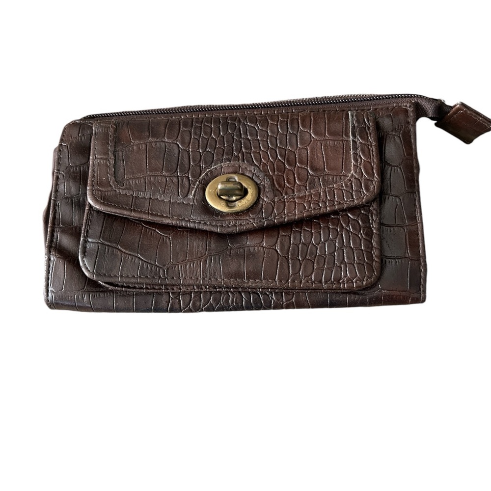 Brown women’s wallet.